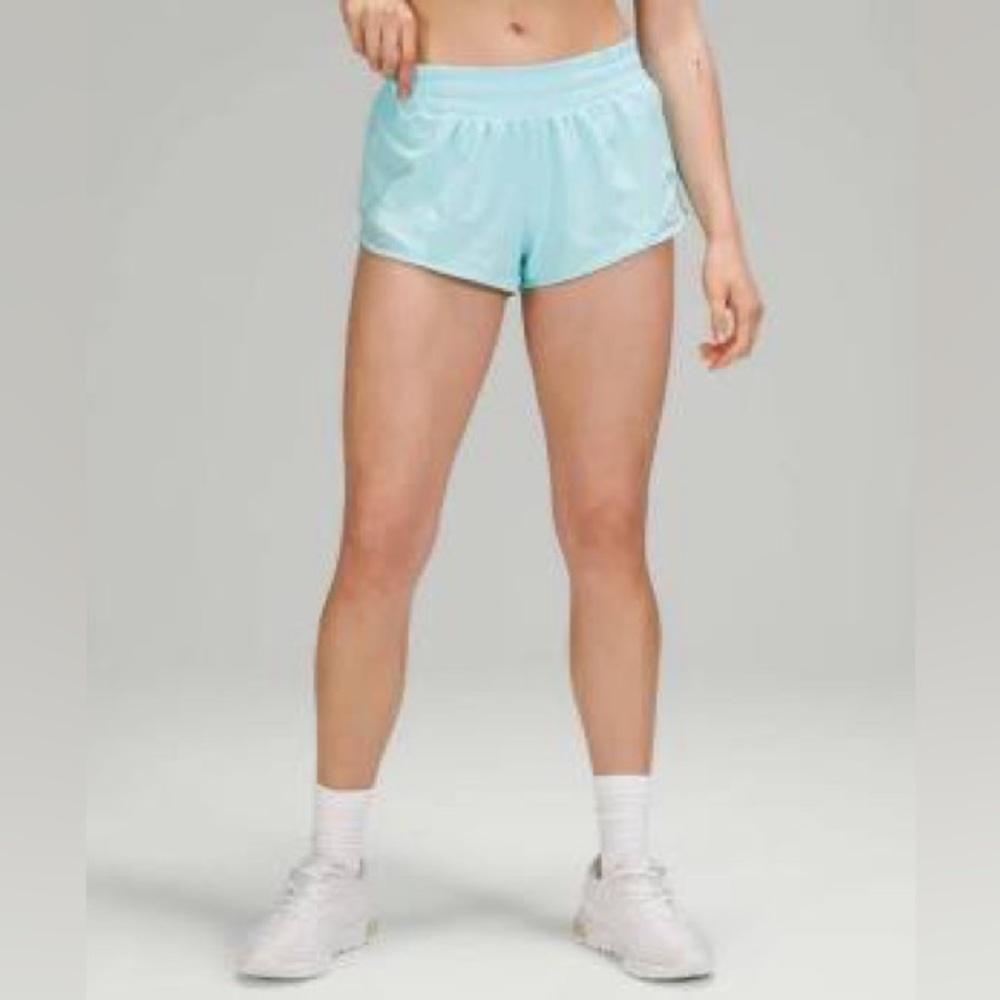 Lululemon hotty hot low rise shorts 2.5”